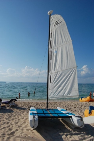 Mini catamaran de vela